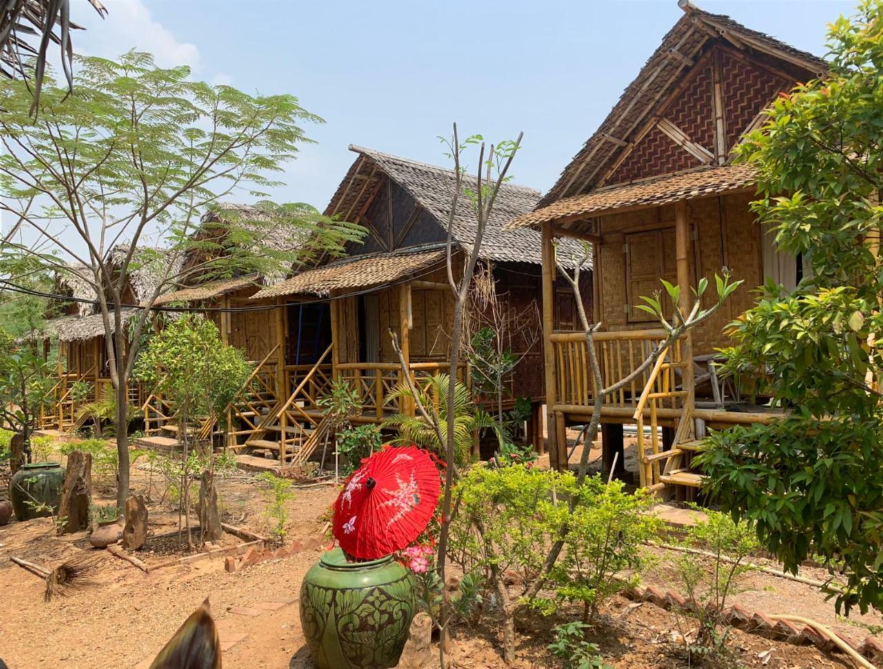 Bamboo House Apartamento Bagan Exterior foto